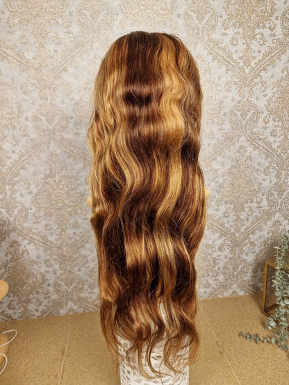 Perücke 28" 70cm wellig mit Closure 4x4 Farbe P4/27Diosa Extensions Haarverlängerungen